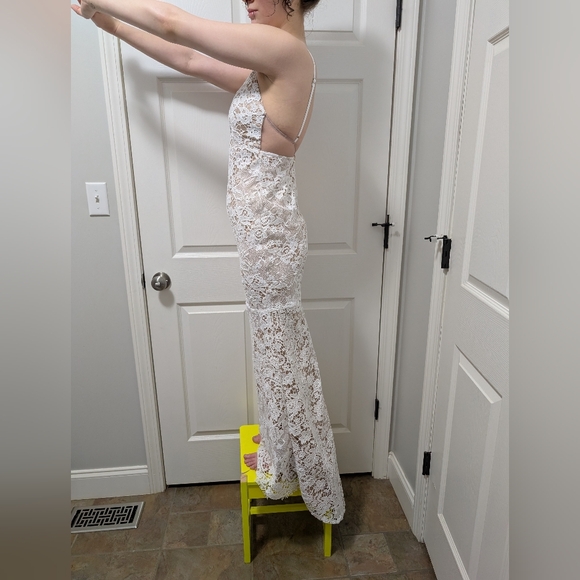 Fashion Nova White and Cream Sleeveless V-Neck Gown - Picture 6 of 10